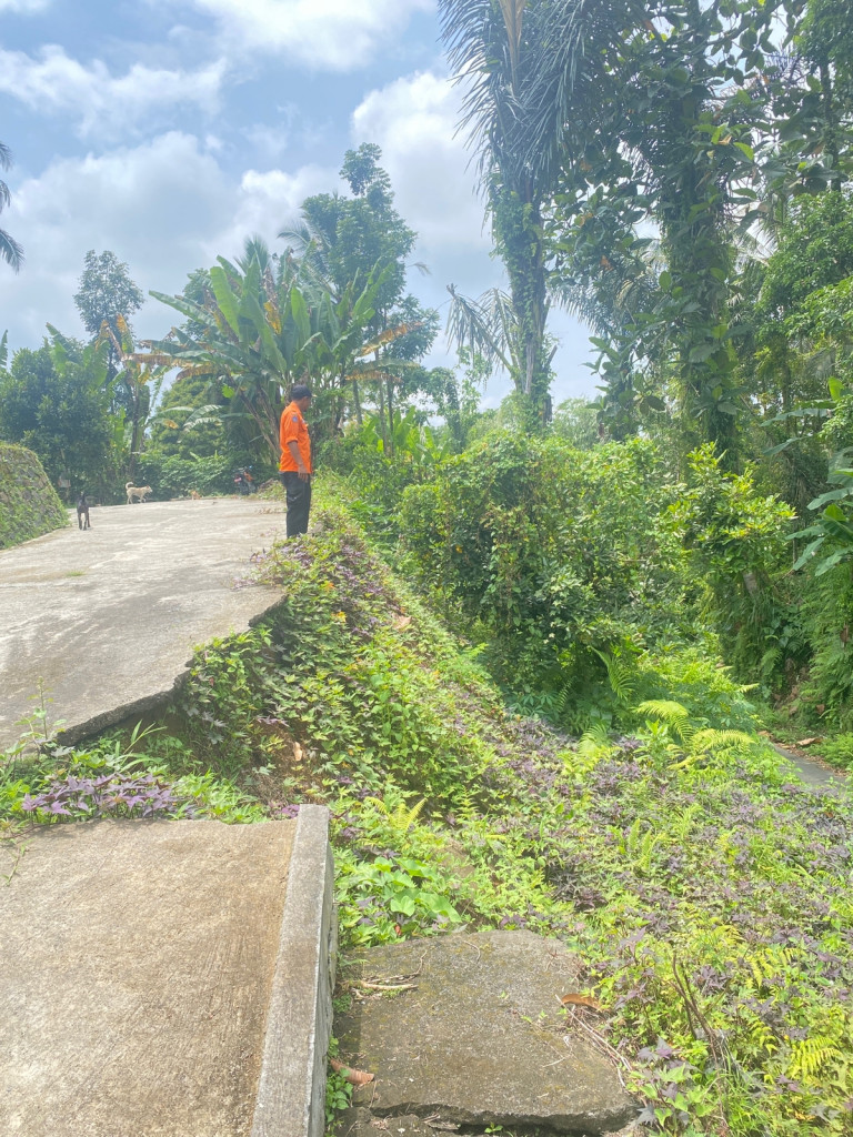 Senderan Jebol di Jalan Raya Petang sebelah barat SMA 1 Petang ke utara menuju Banjar Kerta, Desa Petang, Kecamatan Petang Tanggal 17 Januari 2023